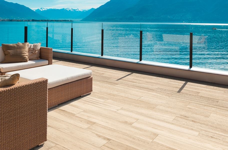 Minimalist Exterior Floor Covering with Simple Decor